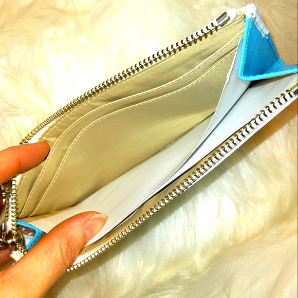 Brand New COACH Legacy Colorblock Leather Large Zippy Wallet/Wristlet - Picture 5 of 16